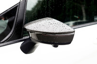 カーボン製のドアミラーカバー。4万6440円のオプションとして用意される。