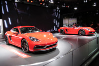 一挙4モデルの世界初公開を実施したポルシェを筆頭に、欧州勢も気合が入っていた。