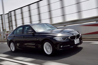 “エリート特急”こと「320d」の高速巡航時の燃費は約20km/リッター。(写真=池之平昌信)