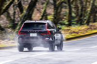 「XC60」はボルボのSUVにおいて中間のサイズであり、ファミリーカーとして使うこともできる。快適性が高いのはもちろんだがスポーティーでもあり、十分な積載能力を持つ万能タイプと紹介できる。