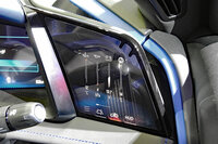 新設された6.6インチの補助タッチスクリーン。