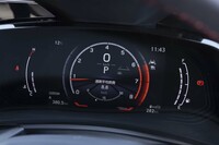 フル液晶タイプのメーターパネルを装備。タコメーターのレッドゾーンは6300rpmからとなっている。