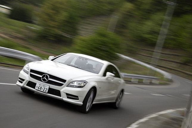 【スペック】CLS350 ブルーエフィシェンシー:全長×全幅×全高=4940×1880×1415mm/ホイールベース=2874mm/車重=1800kg/駆動方式=FR/3.5リッターV6DOHC24バルブ(306ps/6500rpm、37.7kgm/3500-5250rpm)/価格=930万円(テスト車=1044万1000円/メタリックペイント=9万6000円/ガラススライディングルーフ=19万5000円/AMGスポーツパッケージ=60万円/ナイトビューアシストプラス=25万円)