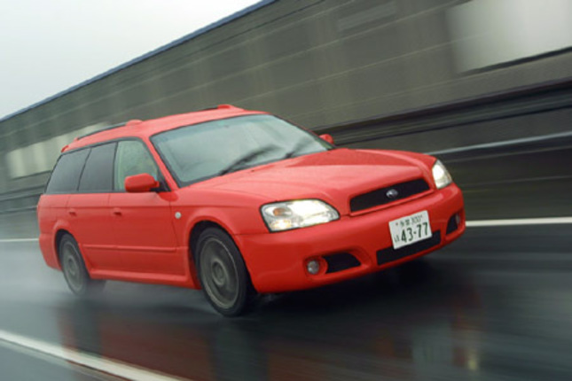 【スペック】全長×全幅×全高=4705×1695×1485mm/ホイールベース=2650mm/車両重量=1570kg/駆動方式=4WD/3リッター水平対向6DOHC24バルブ(220ps/6000rpm、29.5kgm/4400rpm)/車両本体価格=355.0万円(テスト車=358.0万円/Bカラー特色プレミアムレッド(3.0万円))