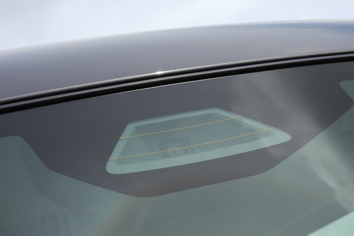 スズキ・スペーシア ギア ハイブリッドXZターボ(先進運転支援システム用のカメラ)