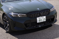 一部改良の内容はほんのわずか。フロントまわりではブラックのキドニーグリルを採用し、ヘッドライトにシャドウラインが加えられている。