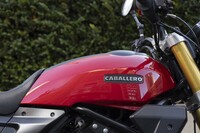 「スクランブラー」「フラットトラック」「ラリー」「エクスプローラー」と、4系統のモデルが用意される「キャバレロ」シリーズ。排気量も125~700ccと幅広いが、700cc級のモデルが用意されるのはスクランブラーだけだ。