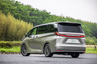 外板色は写真の「ソニックチタニウム」を含む、「ソニッククォーツ」「グラファイトブラックガラスフレーク」「ソニックアゲート」の全4色展開。