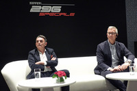 メディアセッションにて、ジャーナリストからの質問に耳を傾けるエマヌエレ・カランド氏(写真右)とドナート・ロマニエッロ氏(同左)。