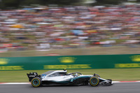 今季度々チームメイトのハミルトンを上回るパフォーマンスを見せながら、優勝目前でタイヤバーストなど不運に見舞われてきたメルセデスのボッタス(写真)。スペインの予選ではハミルトンに0.040秒及ばず2番手に甘んじるも、今季初のフロントローを獲得。スタートでベッテルに抜かれ3位に落ちたが、ベッテルの2ストップ作戦で再び2位に返り咲きゴール。「週末を通してチームはパーフェクトだった。これを継続したいね」とはレース後のコメント。(Photo=Mercedes)