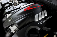 3.8リッターV8ツインターボエンジンは530psと66.3kgmを発生。オーバーブースト時にはトルクは72.4kgmに達する。