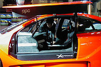 最高出力444hpの4リッターV8を搭載。0-100km/hは4秒以内、最高速は300km/hを超えるというハイパフォーマンスマシンだ。