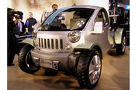 ジープ「トレオ」
【スペック】
全長×全幅×全高=3235×1680×1585mm/ホイールベース=2450mm/トレッド=1499/1499mm/最低地上高=200mm/車重(概算)=816kg