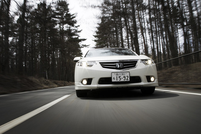 【スペック】全長×全幅×全高=4730×1850×1440mm/ホイールベース=2705mm/車重=1540kg/駆動方式=FF/2.4リッター直4DOHC16バルブ(206ps/7000rpm、23.7kgm/4300rpm)/価格=390万2500円(テスト車=393万9250円/ボディカラー=3万6750円)