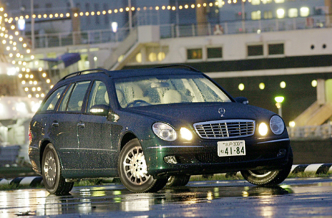 【スペック】E240:全長×全幅×全高=4850×1820×1495mm/ホイールベース=2855mm/車重=1680kg/駆動方式=FR/2.6リッターV6SOHC18バルブ(177ps/5700rpm、24.5kgm/4500rpm)/車両本体価格=640.0万円(テスト車=677.0万円/前席シートヒーター付本革シート=27.0万円/EASY-PACK自動開閉テールゲート&フィックスキット=10.0万円)