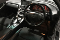 「NSXタイプS」は、6段MTのみの設定。チタン製のシフトノブやレカロ製のバケットシートが備わっている。