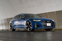 「RS 6パフォーマンス」(今回の試乗車)と「RS 7パフォーマンス」は既存の「RS」モデルをさらにパワーアップした「RSパフォーマンス」モデルという位置づけ。2023年9月に日本導入が発表された。