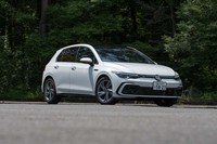 今回の試乗車は「フォルクスワーゲン・ゴルフeTSI Rライン」。1.5リッター直4ターボエンジンを搭載した、新型の国内ローンチ時の最上級グレードとなっている。