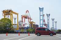 荷物を積めるだけじゃなく、疲れている人に優しくて、操作の応答に包容力がある点も◎。「カングー」はつくづく、しっかりクルマを使う人のための一台でありました。