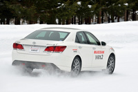 「ブリザック史上最高の氷上性能」とうたわれる「ブリザックVRX2」。特に氷上ブレーキ性能については、従来モデルの「VRX」より制動距離を10%短縮させている。