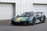 アストンマーティンの「ヴァルハラ」は、同社初となる量産プラグインハイブリッド・ハイパーカー。エンジンをミドに積む、量産型にして究極のドライバーズスーパーカーとうたわれる。