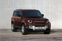 ディフェンダー130ローンチエディション(車体色:セドナレッド)