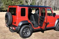 最後に佐々木氏、髙市氏が「一番苦労した!」と語ったポイントを紹介すると、それはやっぱり後席の実用性。特に乗降性については、フロア高が高いうえにドアの大きさに制約がある等、厳しい条件がそろっていたので、ほかのSUVとも比較して、モックアップの段階から各所の設計を吟味したという。