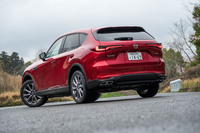 2022年6月にデビューした「マツダCX-60」。後輪駆動を基本としたエンジン縦置きの新世代プラットフォーム「ラージプラットフォーム」をベースに開発された、ミドルクラスSUVだ。