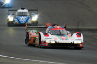 WECのハイパーカークラスに参戦可能なLMDhマシンは、投入コストの低さから近年注目を集めている。すでに活躍中のポルシェやキャデラックのほか、BMWやランボルギーニも2024年シーズンからのマシン投入を表明している。写真は2023年のルマン24時間レースより、ポルシェ・ペンスキー・モータースポーツの「ポルシェ963」。