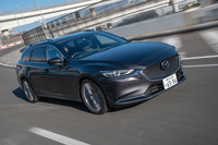 セダンに対するこだわりを強くアピールするマツダだが、「アテンザ」にはもちろんワゴンも継続してラインナップされている。