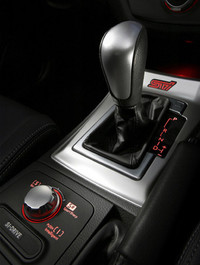 MT車のレバーを思わせる、A-Lineのシフトノブ。