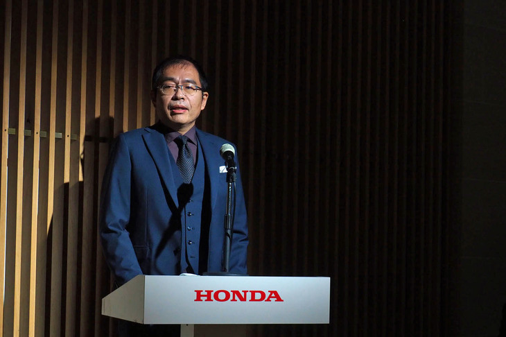 新型「プレリュード」の発表イベントに登壇した開発責任者の山上智行氏。氏よると、開発中であった2ドアクーペの車名がプレリュードに確定したのは「開発が全体の3分の1ほど進んだころ」とのこと。