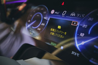 “電欠状態”にはならなかったものの、できるところまで距離を延ばした今回、メーター上には「充電してください」のメッセージが表示された。