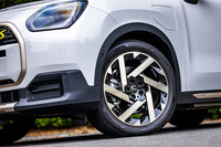 12万3000円の有償オプションアイテムとなる「19インチカレイドスポーク2トーン」ホイール。今回の試乗車は245/45R19サイズの「ハンコック・ヴェンタスS1エボ3」タイヤを組み合わせていた。