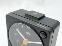 「BA1」との違いは、上部のアラームON/OFFスイッチの形状と、右上の照明スイッチの有無など。