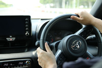 ステアリングアシストの設定は3万8500円。