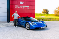 「T.50」に乗せてもらえることに。邦貨換算で5億円近いクルマゆえ、自分で運転することはかなわなかった。