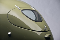 写真の外装色はハンターグリーンと呼ばれるもの。リアハッチを開けると、キャビン後方に設置された荷室にアクセスできる。