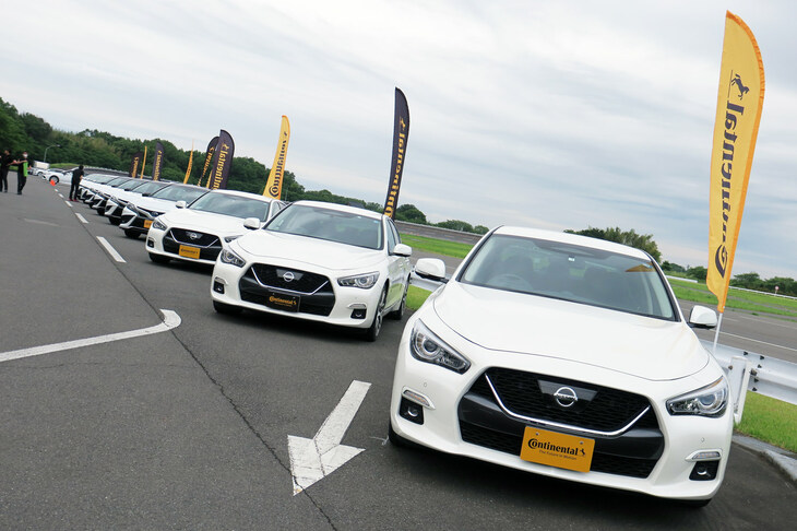 会場にずらりと並べられた試乗車。グローバルではグッドイヤーと販売シェア3位の座を競っているコンチネンタルだが、日本での知名度はまだまだ。それだけに、今後の伸長に期待を寄せているようだ。