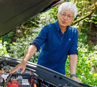【多田哲哉さんプロフィール】
1957年生まれの自動車エンジニア。大学卒業後、コンピューターシステム開発のベンチャー企業を立ち上げた後、1987にトヨタ自動車入社(2021年退職)。在職中は、ABSやWRカーのシャシー制御システム開発を経て、「bB」「パッソ」「ラクティス」の初代モデルなどを開発した。2011年には製品企画本部ZRチーフエンジニアに就任。富士重工業(現スバル)との共同開発でFRスポーツカー「86」を、BMWとの共同開発で「GRスープラ」を世に送り出した。トヨタ社内で最高ランクの運転資格を持つなど、ドライビングの腕前でも知られる。