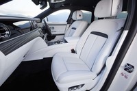 上質なレザーで仕立てられたシート。内装全体で、「ゴースト」一台あたり338枚のレザーが使われている。