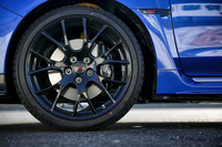 鍛造のBBS製19インチアルミホイール。「WRX S4 tS」にはシルバー、「NBR CHALLENGE PACKAGE」にはブラックのものが装着される。