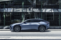 ボディーの全長は4805mm。「トヨタbZ4X」よりもひと回り大きいが、2850mmのホイールベースは同じ。