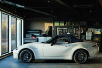 2022年1月に発売され、大変な人気を博した特別仕様車「990S」。最軽量グレード「S」をベースにバネ下を軽量化。さらに足まわりやブレーキ、エンジン制御などにも独自の改良が加えられていた。