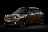 バレンタイン仕様の「MINIクロスオーバー」登場