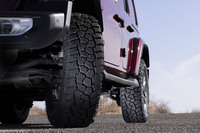 不整地での推進力がいかにも高そうなトレッドパターンでありながら、実は快適な乗り心地を提供。今回の試走では、その見た目とのギャップに驚いてしまった。