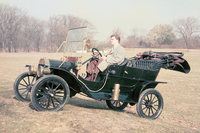 「T型フォード」は累計で1500万台超が生産される大ヒットモデルとなったが、フォードはその成功に拘泥。時代の変化に取り残されていった。