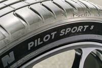 2022年3月8日に発売された「パイロットスポーツ5」。約6年ぶりのフルモデルチェンジだ。