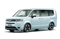 シンプルでクリーンなイメージを追求したという「エアー」。控えめなメッキモールなどで、上質感もプラスしている。