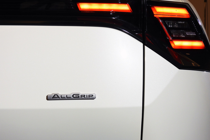 スズキeビターラZ(「ALLGRIP」バッジ)